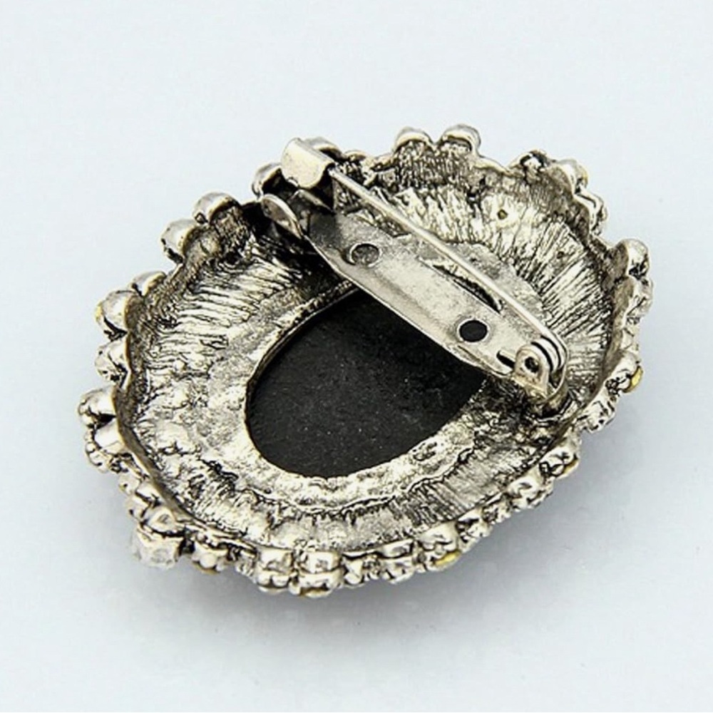 Vintage Rhinestone Cameo Brooch - Picture 3 of 3